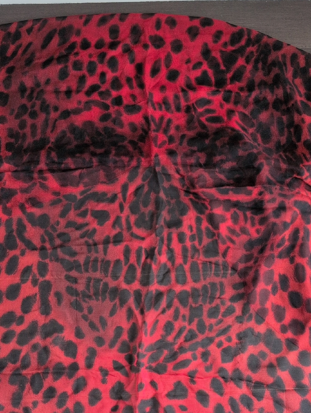 Alexander McQueen Red and Black Silk Leopard-Print Scarf - Picture 4 of 5